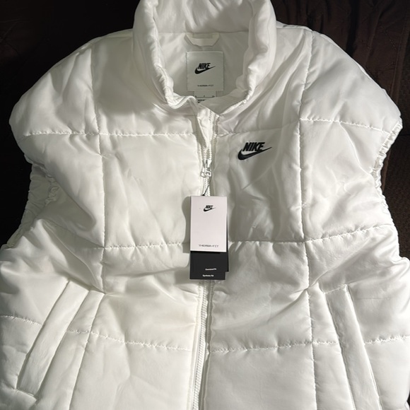 Nike Thermafit oversize women size S puffer vest .New with tags - Picture 5 of 11